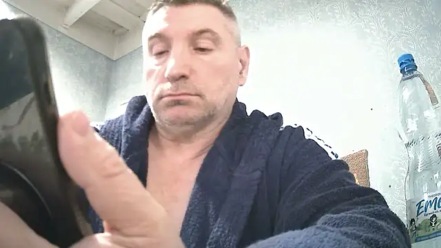 Snapshot of GYurmoka70 chatting on April 3, 8:18 pm GYurmoka70 online show from April 3, 8:18 pm