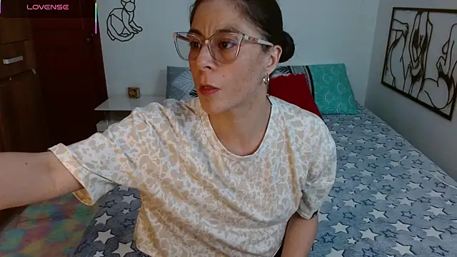 Snapshot of antonella_sweet33 chatting on November 21, 9:35 pm antonella sweet33 online show from November 21, 9:35 pm