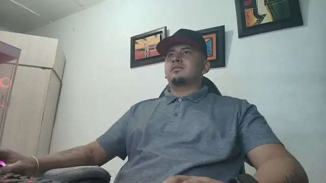 Snapshot of myke_andrade chatting on November 1, 4:47 am myke andrade online show from November 1, 4:47 am