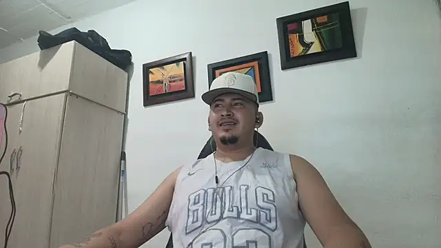 Snapshot of myke_andrade chatting on November 6, 1:06 am myke andrade online show from November 6, 1:06 am