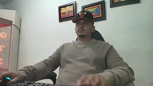 Snapshot of myke_andrade chatting on November 14, 2:54 am myke andrade online show from November 14, 2:54 am