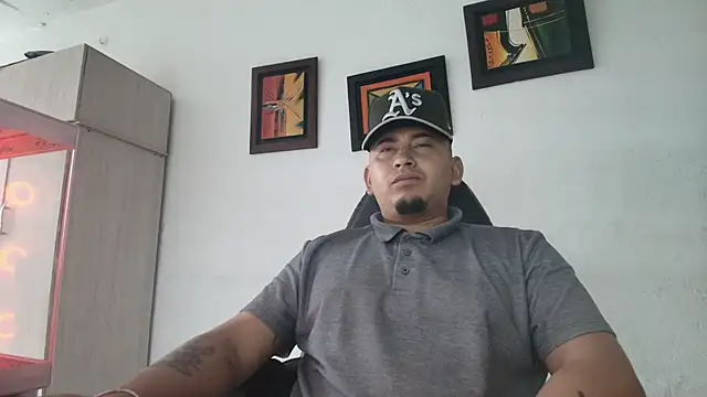 Snapshot of myke_andrade chatting on November 25, 11:54 am myke andrade online show from November 25, 11:54 am