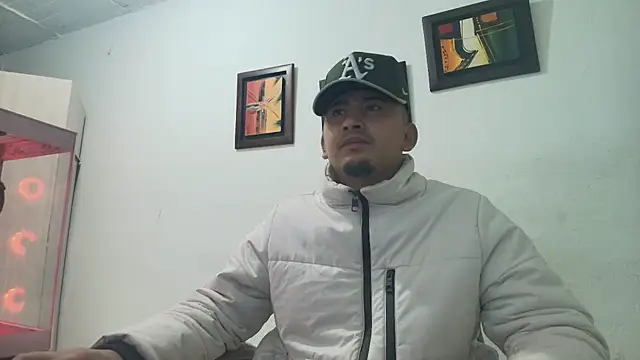 Snapshot of myke_andrade chatting on November 27, 3:41 am myke andrade online show from November 27, 3:41 am
