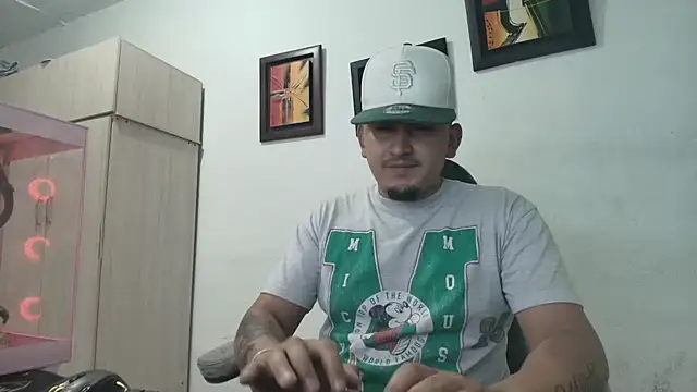 Snapshot of myke_andrade chatting on November 27, 10:45 pm myke andrade online show from November 27, 10:45 pm