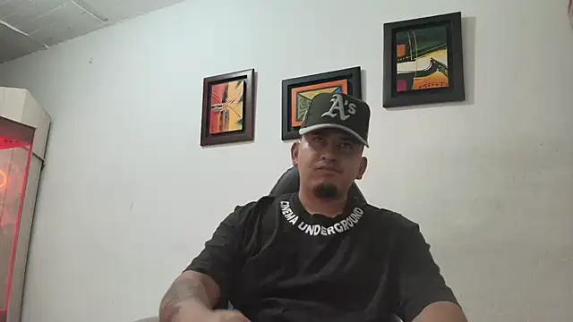 Snapshot of myke_andrade chatting on December 2, 3:45 am myke andrade online show from December 2, 3:45 am