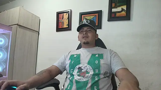 Snapshot of myke_andrade chatting on December 14, 1:11 am myke andrade online show from December 14, 1:11 am