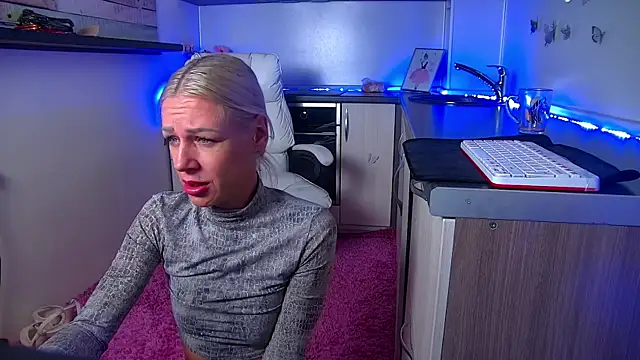 Skinny Nally online show from April 21, 1:42 am