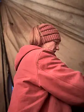 GoldenFlameGoddess online show from December 17, 4:35 pm