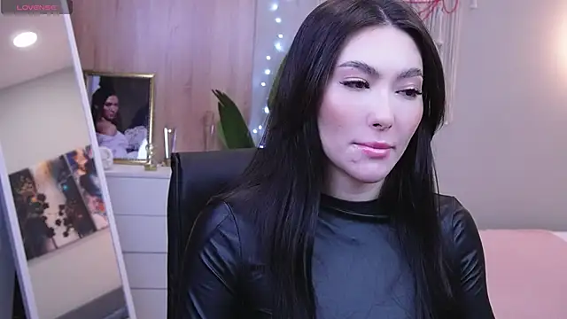 Snapshot of Molly_Jons chatting on March 11, 12:33 am Molly Jons online show from March 11, 12:33 am