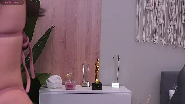 Snapshot of Molly_Jons chatting on October 5, 1:04 am Molly Jons online show from October 5, 1:04 am