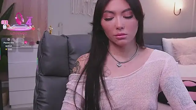 Snapshot of Molly_Jons chatting on December 3, 1:24 am Molly Jons online show from December 3, 1:24 am