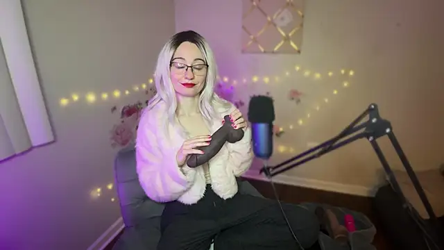 Starr1123 online show from December 4, 1:15 am