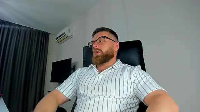 Snapshot of Findom_guy chatting on April 30, 5:19 pm Findom guy online show from April 30, 5:19 pm
