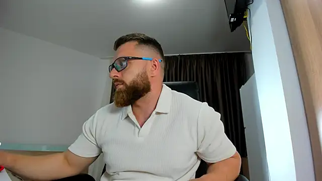 Snapshot of Findom_guy chatting on June 1, 4:41 pm Findom guy online show from June 1, 4:41 pm