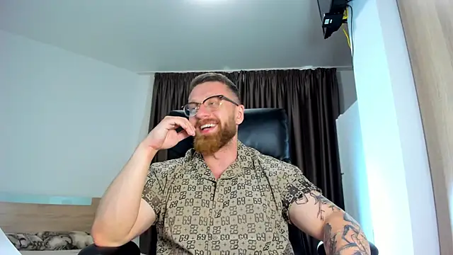 Snapshot of Findom_guy chatting on June 18, 4:22 pm Findom guy online show from June 18, 4:22 pm