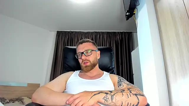 Snapshot of Findom_guy chatting on June 26, 7:29 pm Findom guy online show from June 26, 7:29 pm