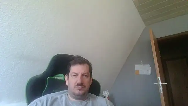 Snapshot of Golffahrer1982 chatting on September 11, 10:04 am Golffahrer1982 online show from September 11, 10:04 am