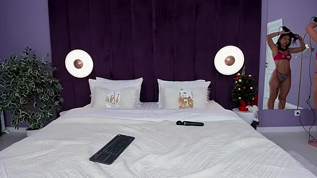 LilyRaisa online show from December 14, 6:56 am