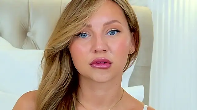 LilyRaisa online show from February 20, 7:34 am