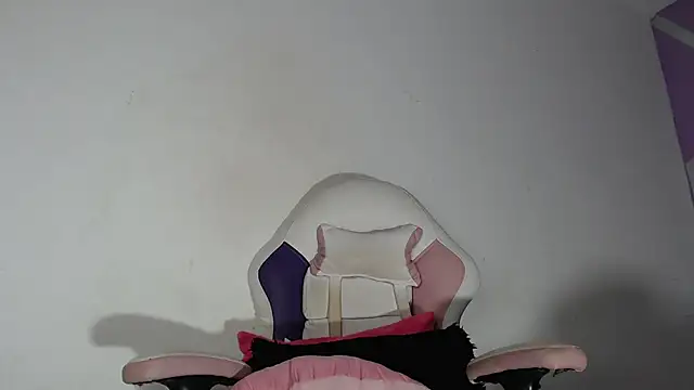 Snapshot of missleina-69 chatting on March 12, 10:07 pm missleina-69 online show from March 12, 10:07 pm