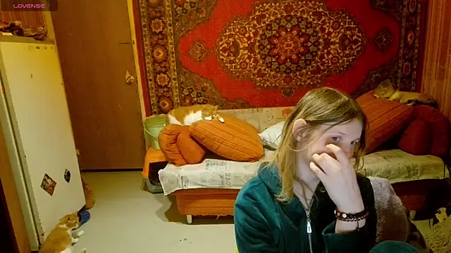 Kathlyn  Heath online show from March 29, 7:03 pm