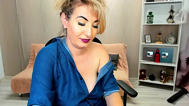 Cassandra Hotty online show from March 11, 7:26 am