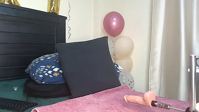 NIKKIE LOVE online show from January 24, 3:43 am