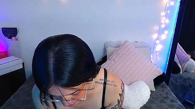 Isa Maiden1 online show from April 1, 5:21 pm