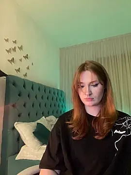 Snapshot of _Chlo__e chatting on February 20, 3:45 am Chlo e online show from February 20, 3:45 am