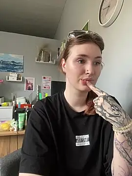 Snapshot of _Chlo__e chatting on March 13, 5:54 am Chlo e online show from March 13, 5:54 am