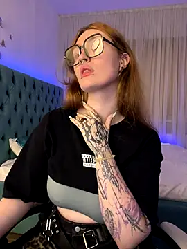 Snapshot of _Chlo__e chatting on October 11, 9:35 pm Chlo e online show from October 11, 9:35 pm