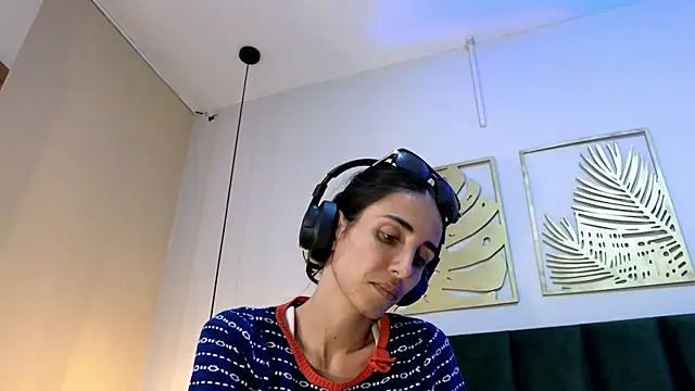 Nina Cavaali online show from October 22, 6:07 pm
