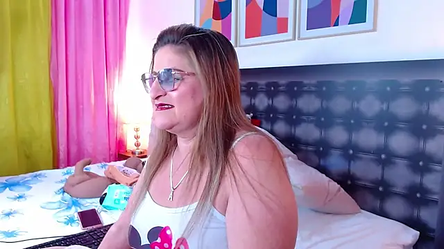 sandra 20 online show from March 4, 10:46 am