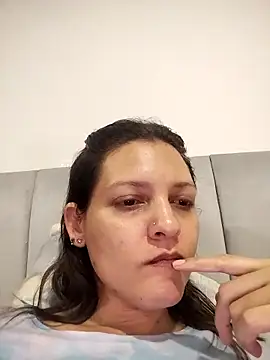 Snapshot of Mia_Hampton chatting on February 20, 8:36 pm Mia Hampton online show from February 20, 8:36 pm