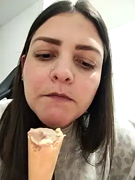 Snapshot of Mia_Hampton chatting on February 3, 11:21 pm Mia Hampton online show from February 3, 11:21 pm