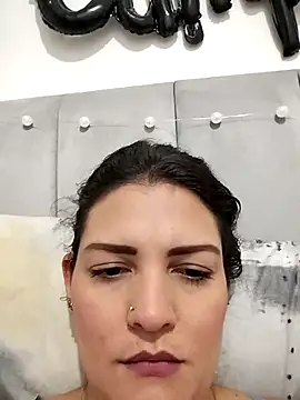 Snapshot of Mia_Hampton chatting on February 21, 10:44 pm Mia Hampton online show from February 21, 10:44 pm