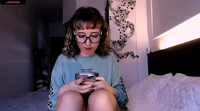 Snapshot of Cosmo_Riri chatting on December 24, 7:06 am Cosmo Riri online show from December 24, 7:06 am