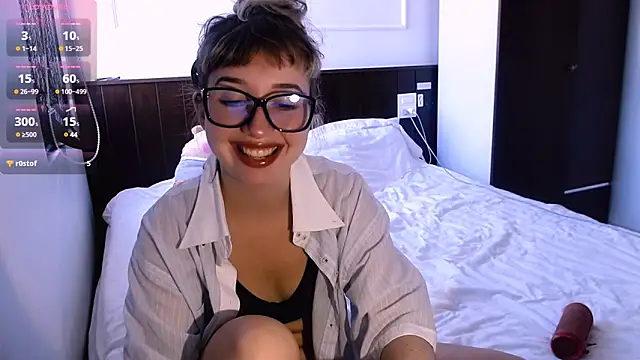 Snapshot of Cosmo_Riri chatting on February 1, 5:49 am Cosmo Riri online show from February 1, 5:49 am