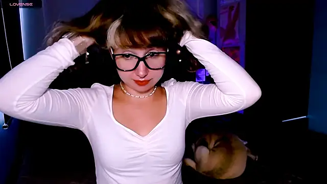 Snapshot of Cosmo_Riri chatting on September 20, 4:13 am Cosmo Riri online show from September 20, 4:13 am