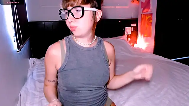 Snapshot of Cosmo_Riri chatting on September 29, 4:28 am Cosmo Riri online show from September 29, 4:28 am