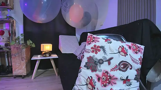 Cuttiealice online show from February 3, 3:49 pm