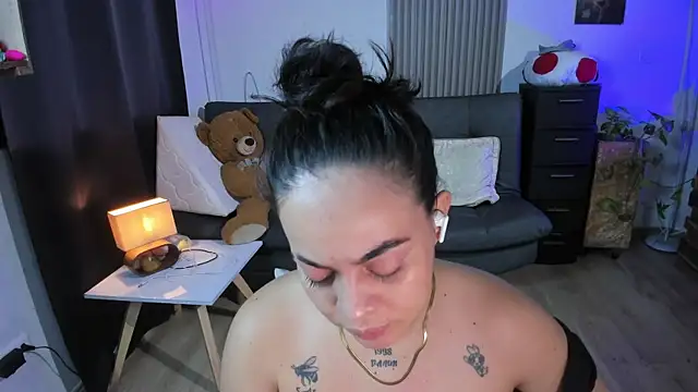 Cuttiealice online show from March 5, 2:03 am