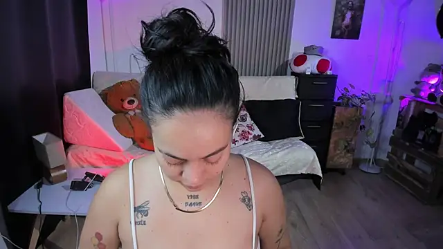 Cuttiealice online show from March 15, 11:40 am