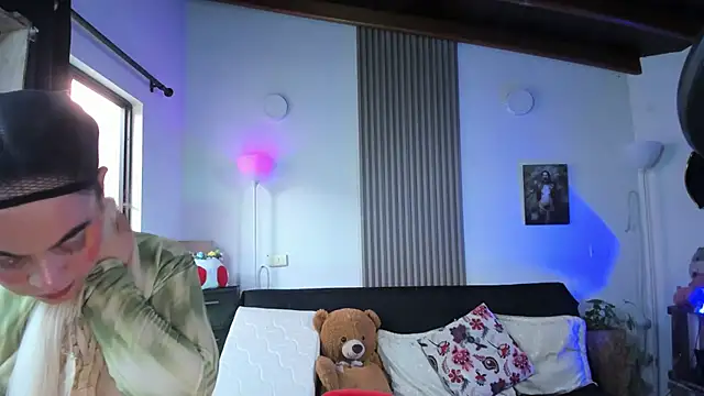 Cuttiealice online show from March 22, 10:26 pm