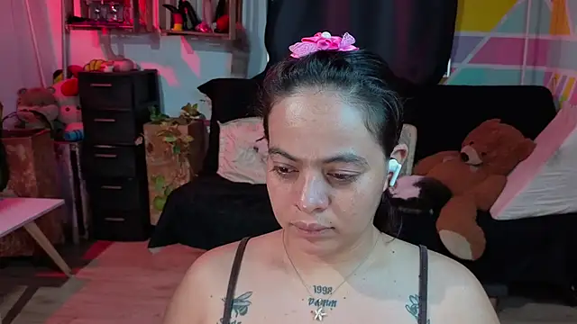 Cuttiealice online show from September 9, 5:01 pm