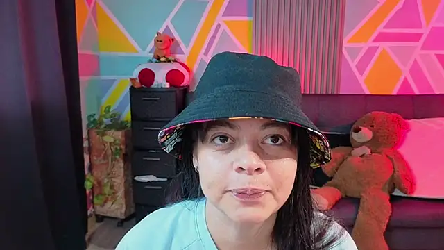 Cuttiealice online show from September 24, 11:57 am