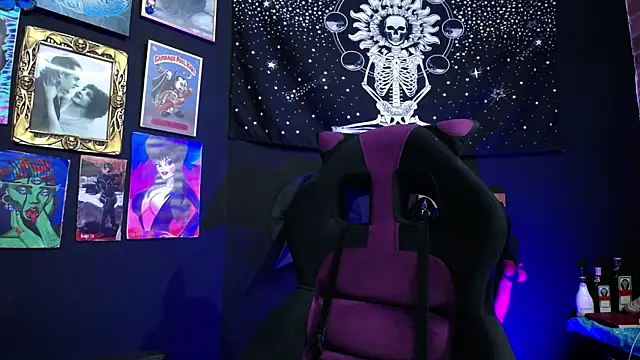 Yourmadame P online show from January 7, 9:03 pm