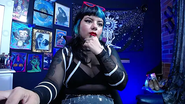 Yourmadame P online show from January 28, 9:40 pm