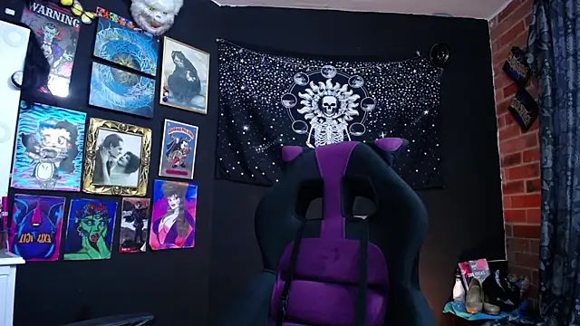 Yourmadame P online show from January 30, 8:10 pm