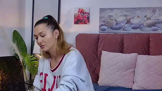 Snapshot of NicolLopeze chatting on December 20, 10:27 am NicolLopeze online show from December 20, 10:27 am